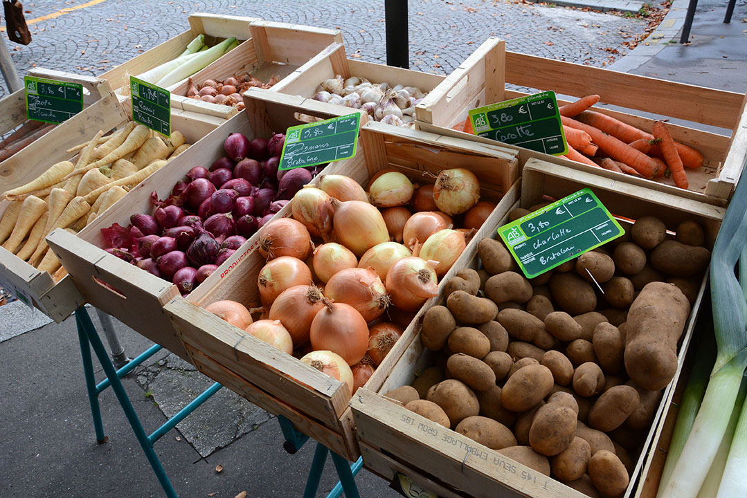 Marché oignons pommes-de-terre